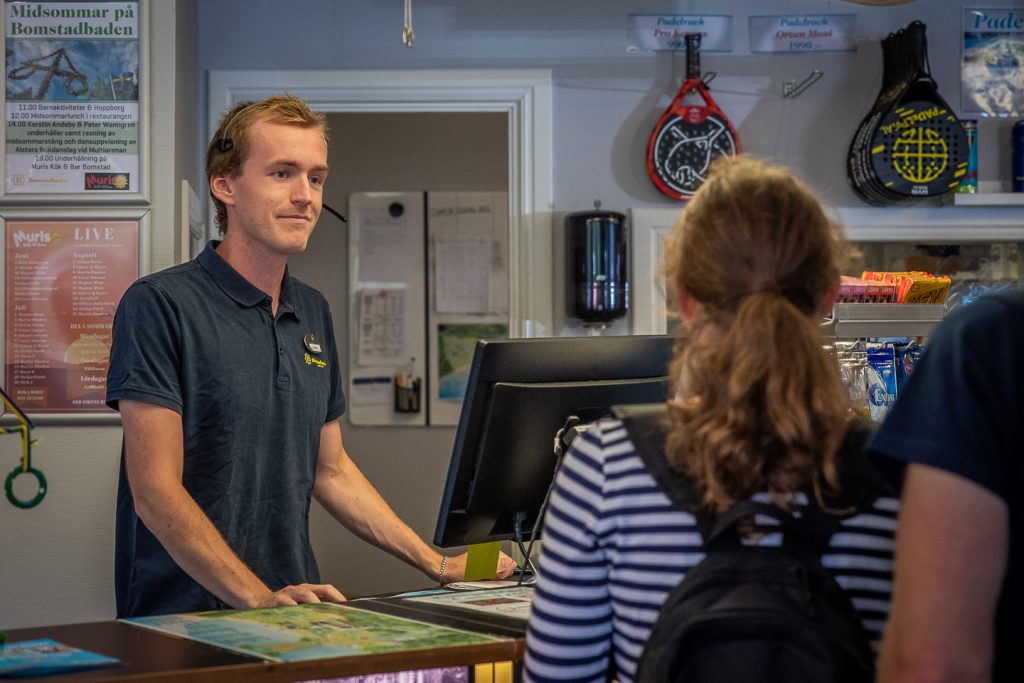 Bomstadbaden staff welcoming guests